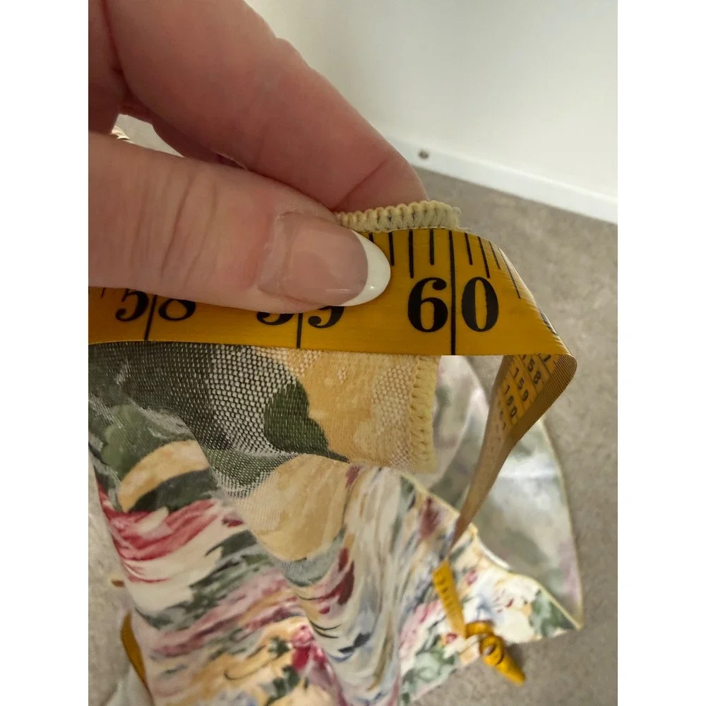 Vintage Floral Garden Tablecloth No Tag Approx 60